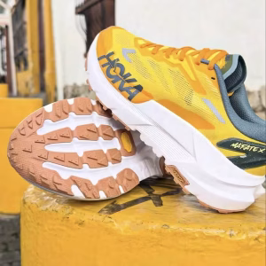 Hoka running